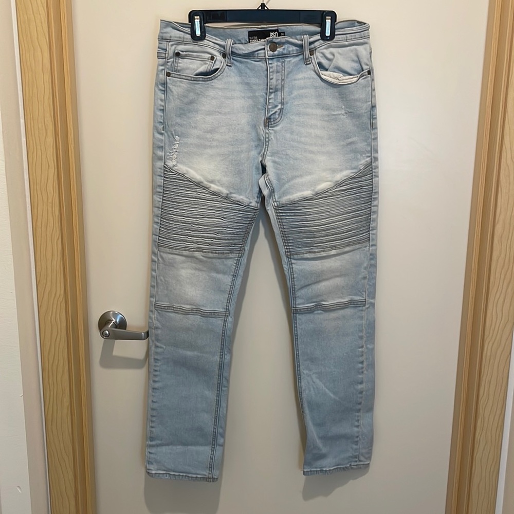 Light wash skinny jeans
